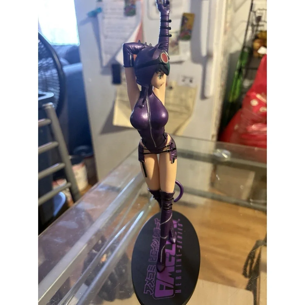DC Direct Ame-Comi Manga Catwoman Purple Costume 9
